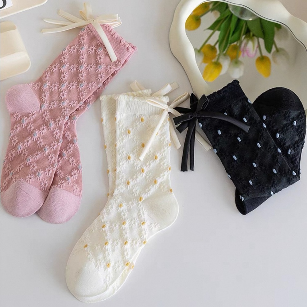 New daisy floral textured socks with bows